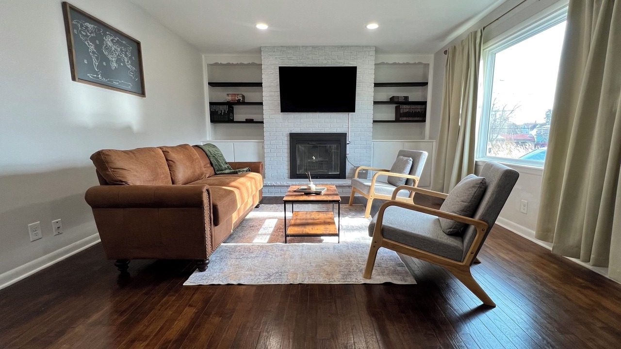 Photo of Livingroom in DeKalb