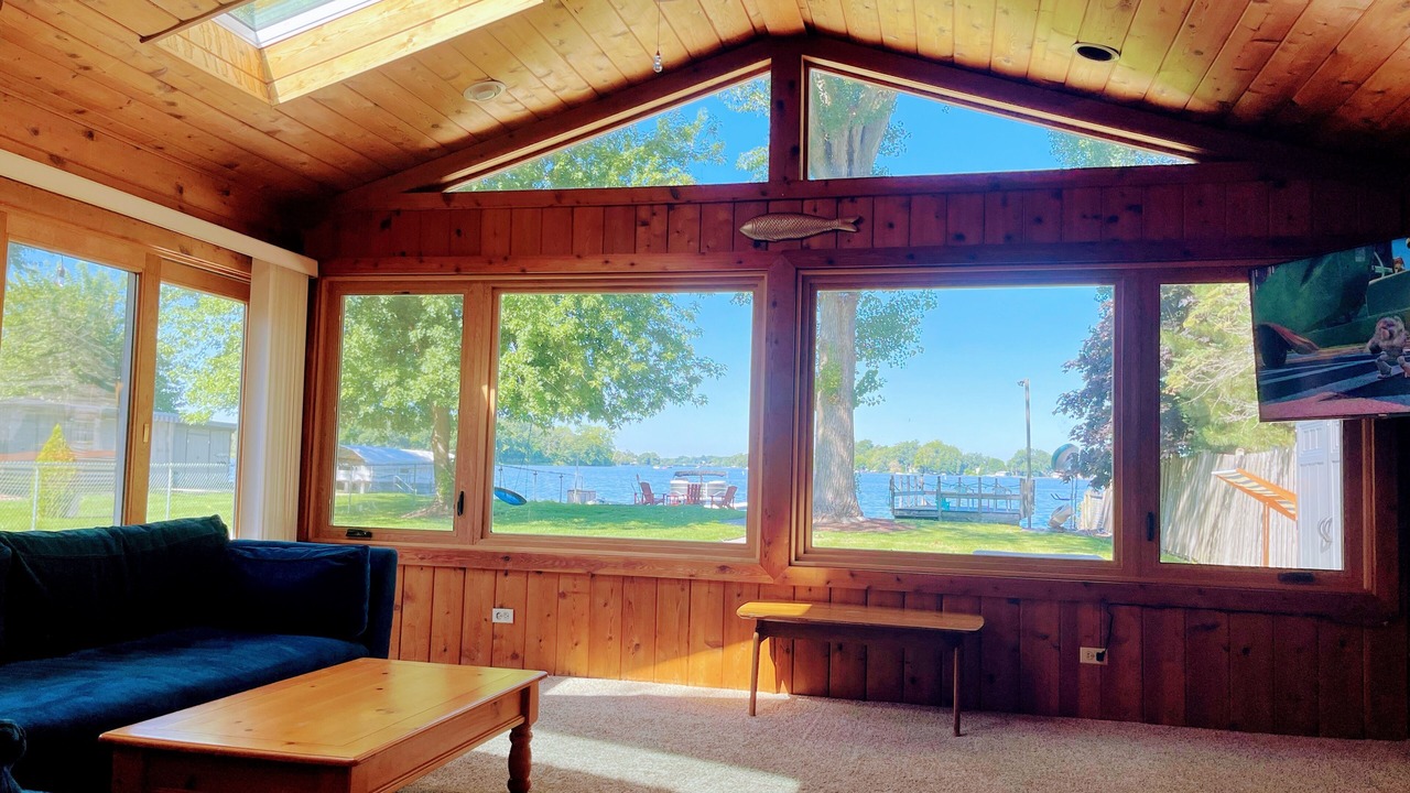Photo of Livingroom in Fox Lake