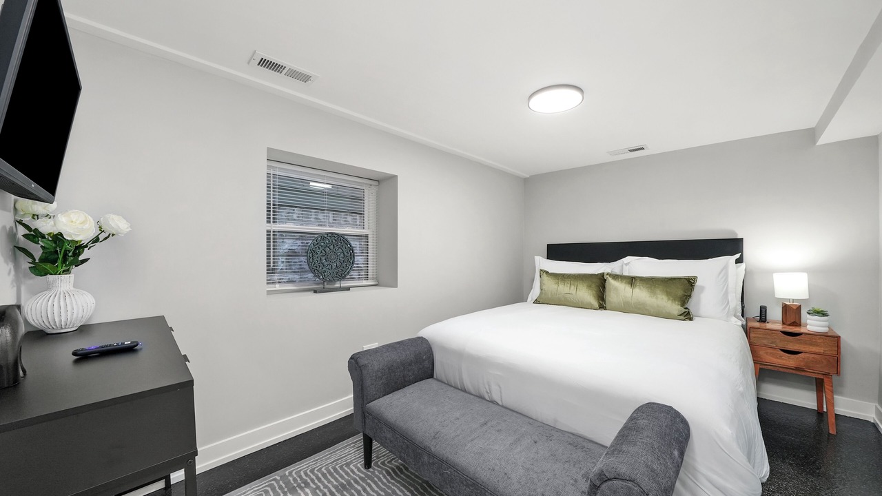 Photo of Bedroom in Albany Park
