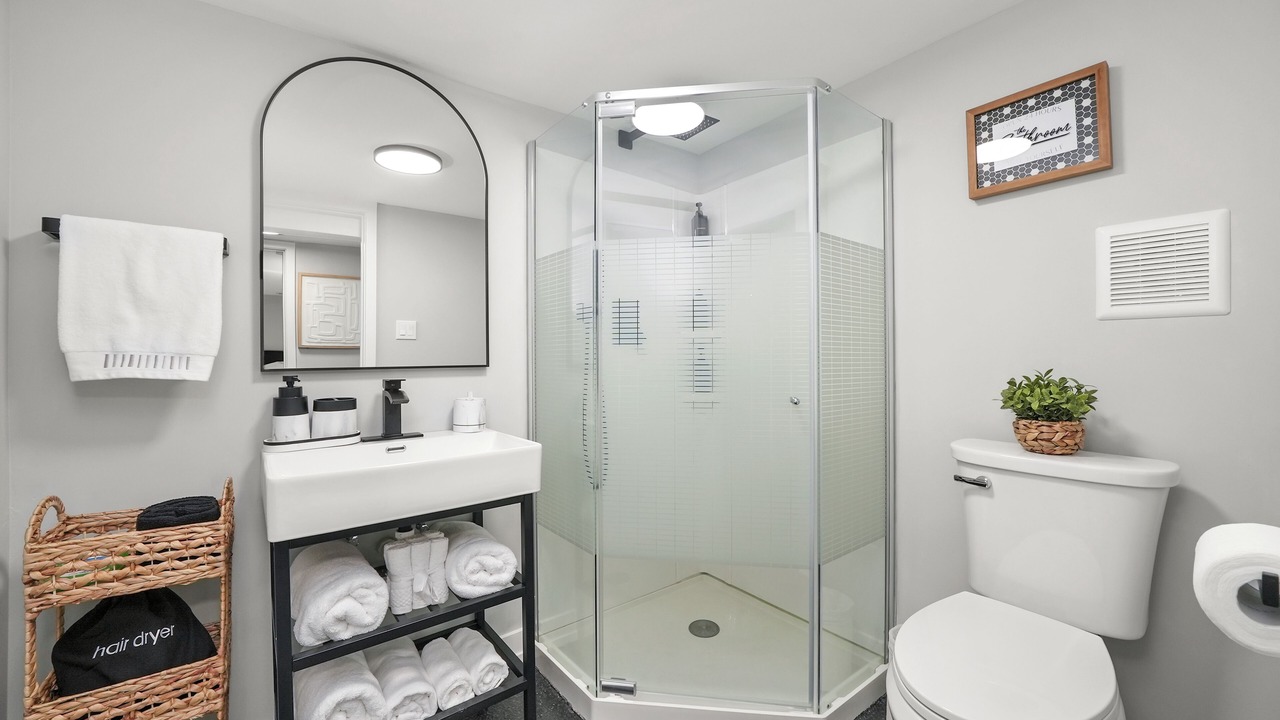 Photo of Bathroom in Albany Park