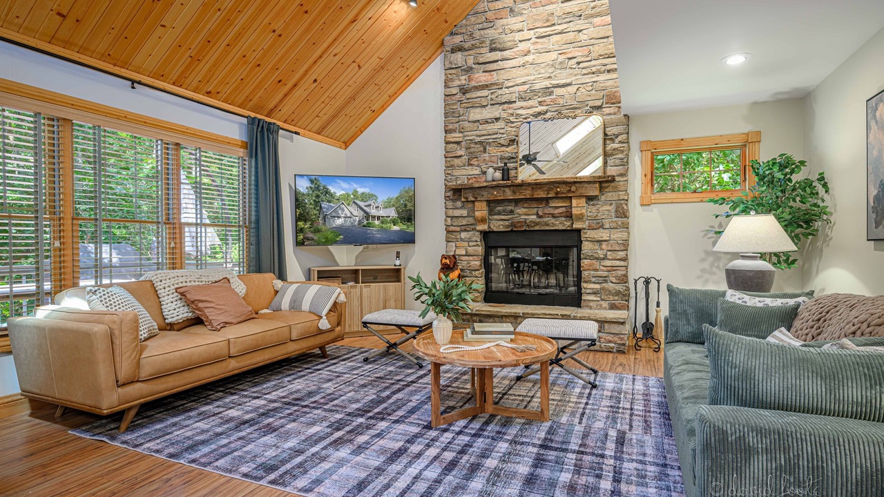 Photo of Livingroom in The Galena Territory