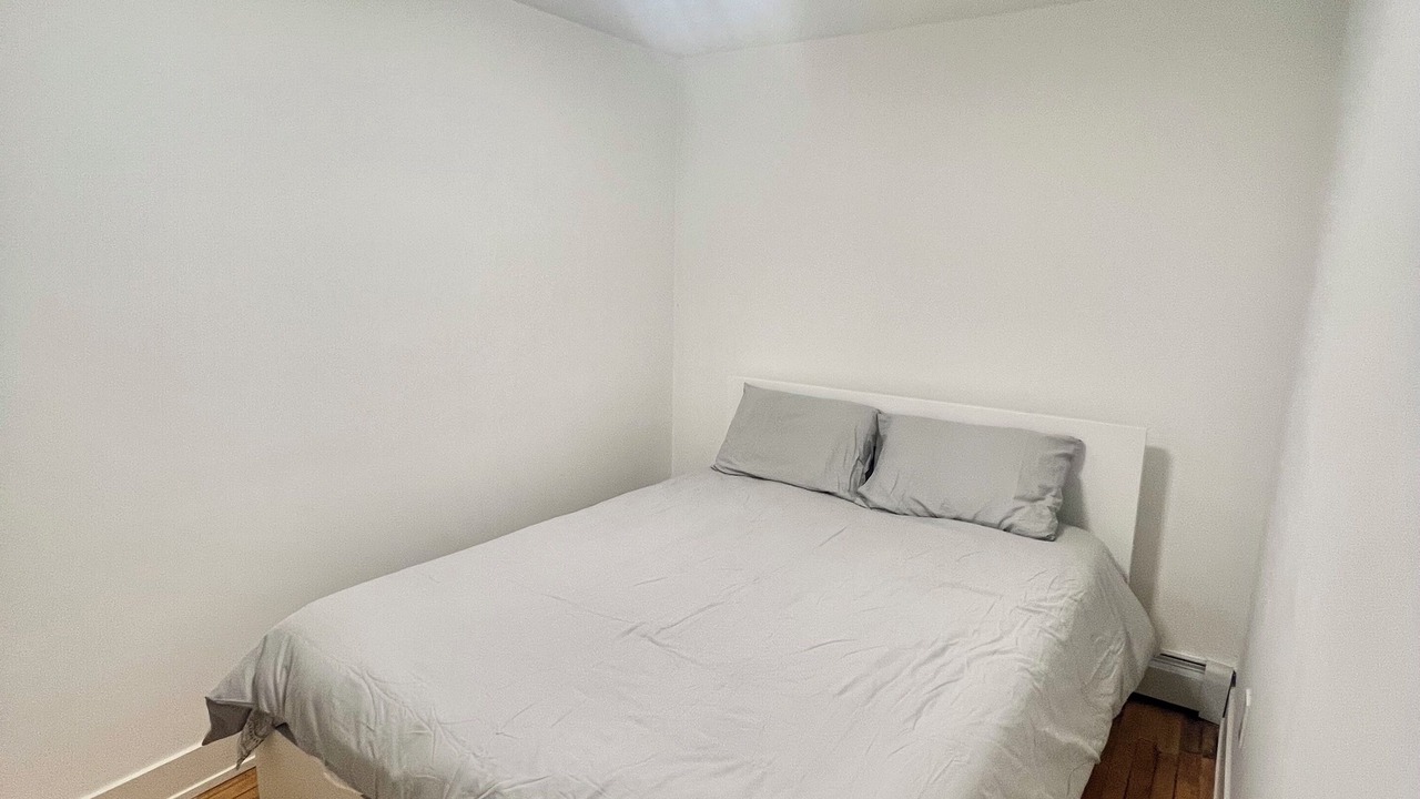 Photo of Bedroom in Irving Park