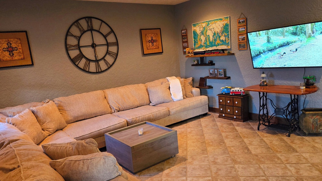 Photo of Livingroom in Cobden