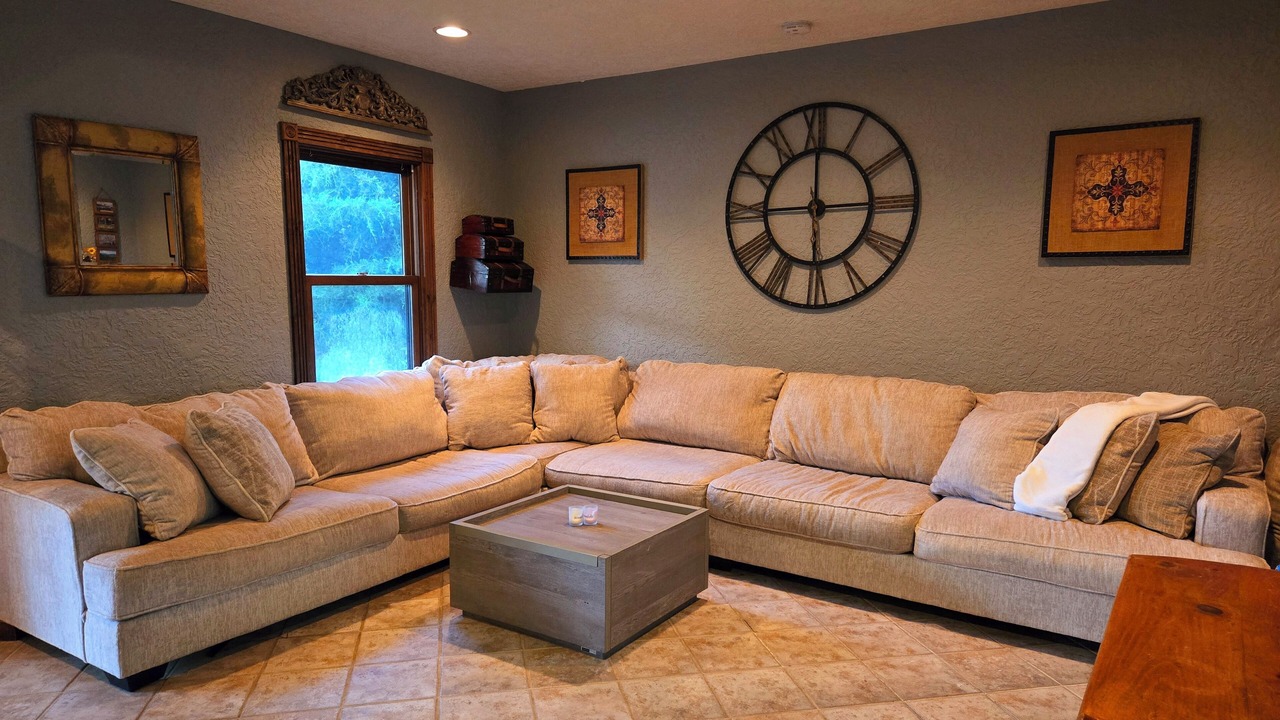 Photo of Livingroom in Cobden