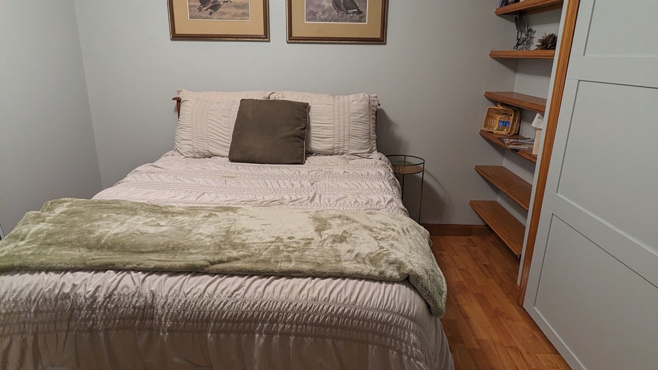 Photo of Bedroom in Tamms