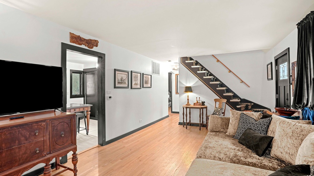 Photo of Livingroom in Willowbrook