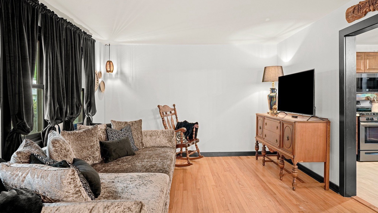 Photo of Livingroom in Willowbrook