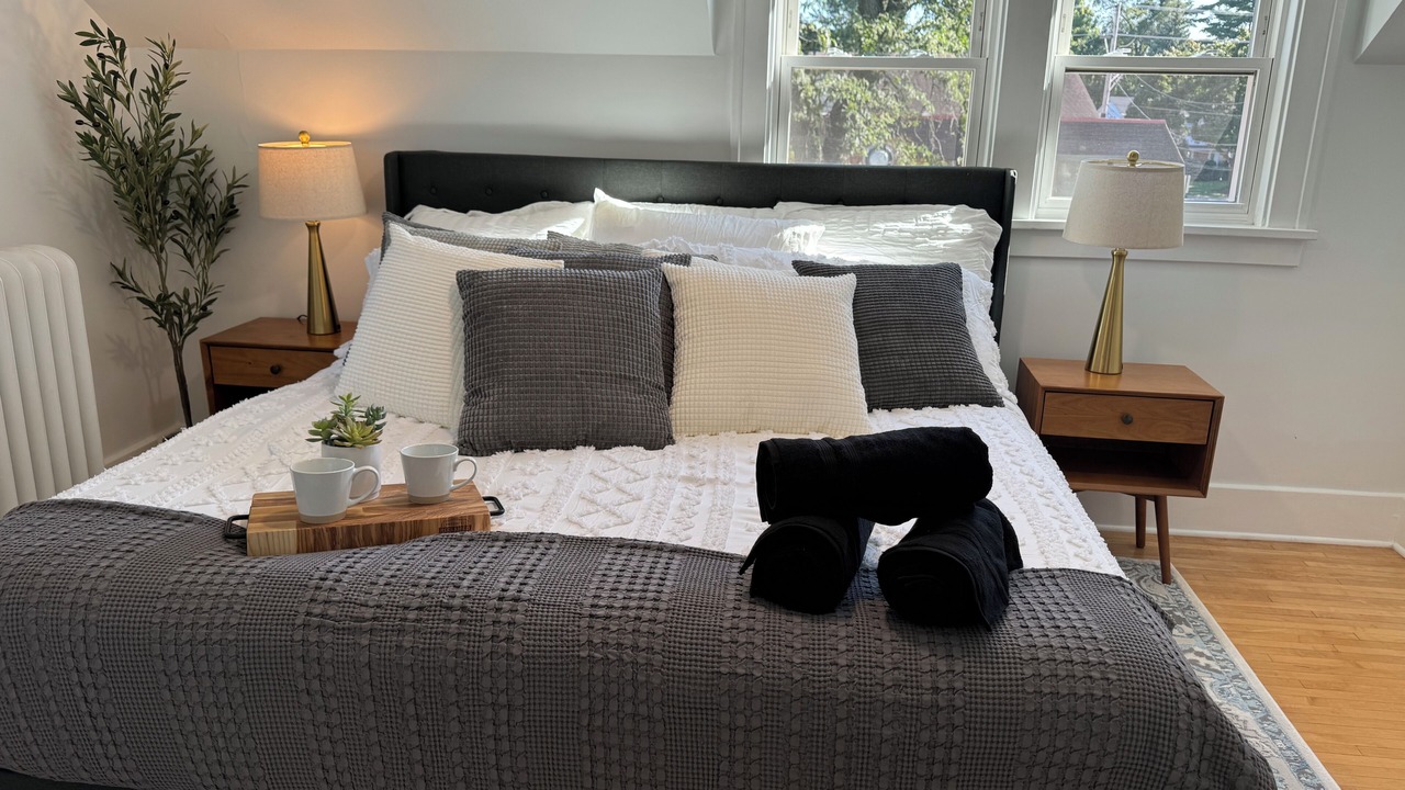 Photo of Bedroom in Village of Lakewood