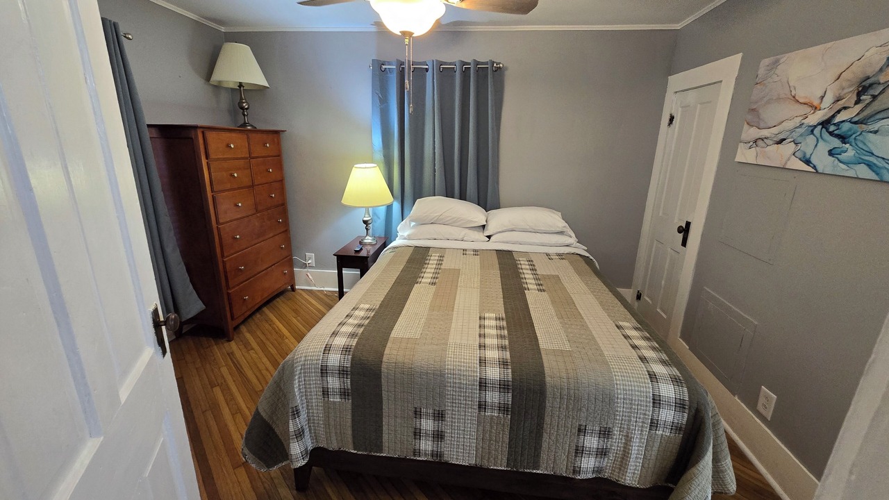 Photo of Bedroom in Mount Carmel