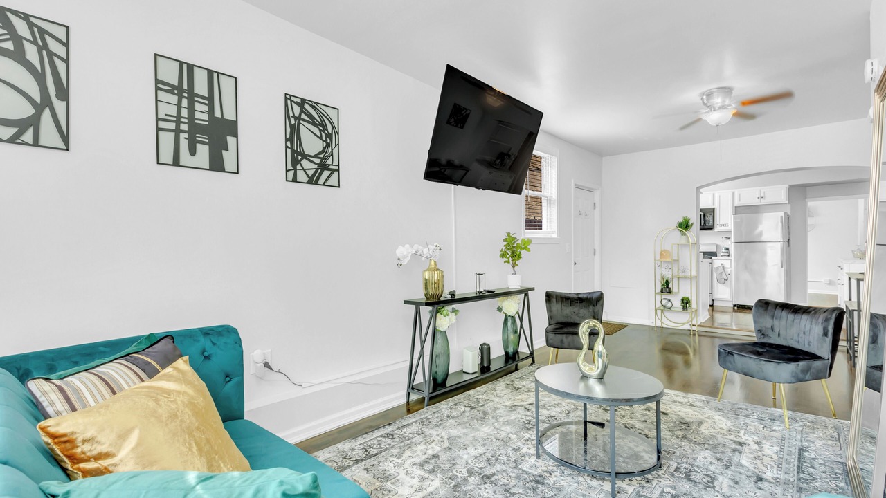 Photo of Livingroom in West Town