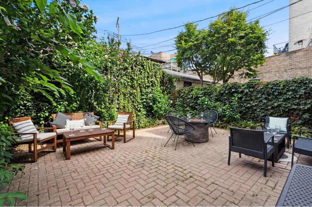 Photo of Outdoor in Lakeview