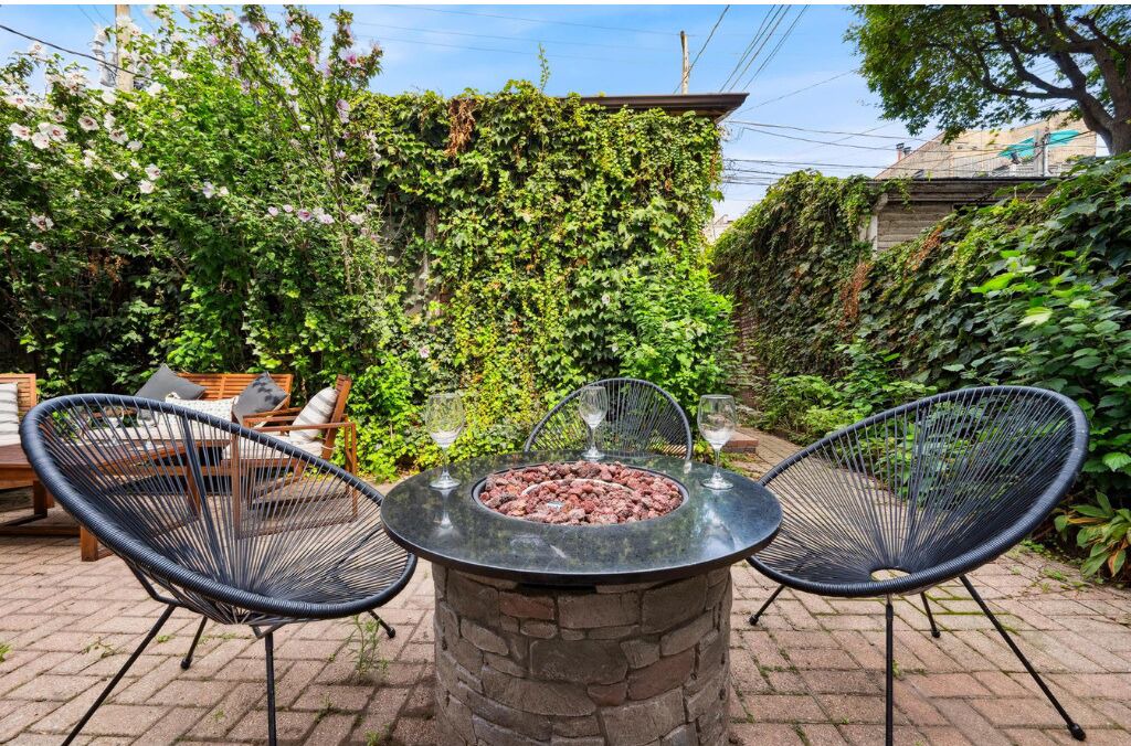 Photo of Outdoor in Lakeview