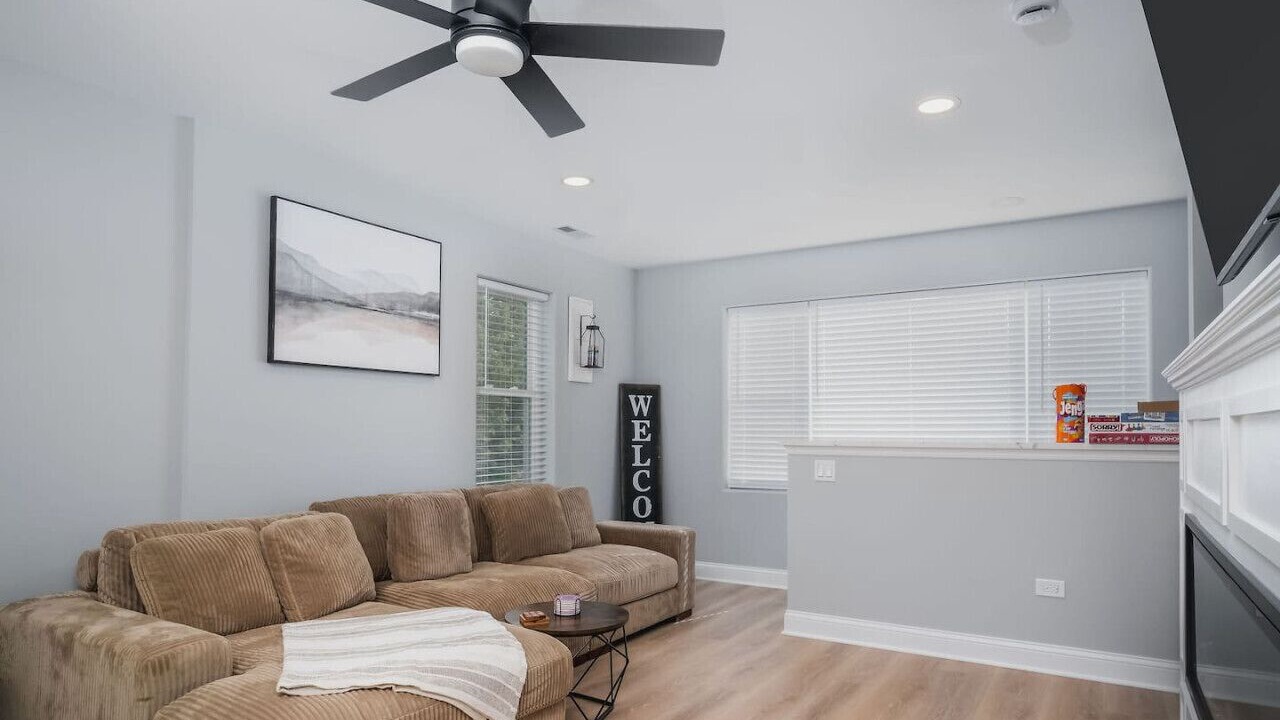 Photo of Livingroom in Fox Lake