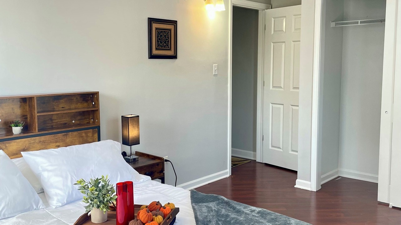 Photo of Bedroom in Elmhurst