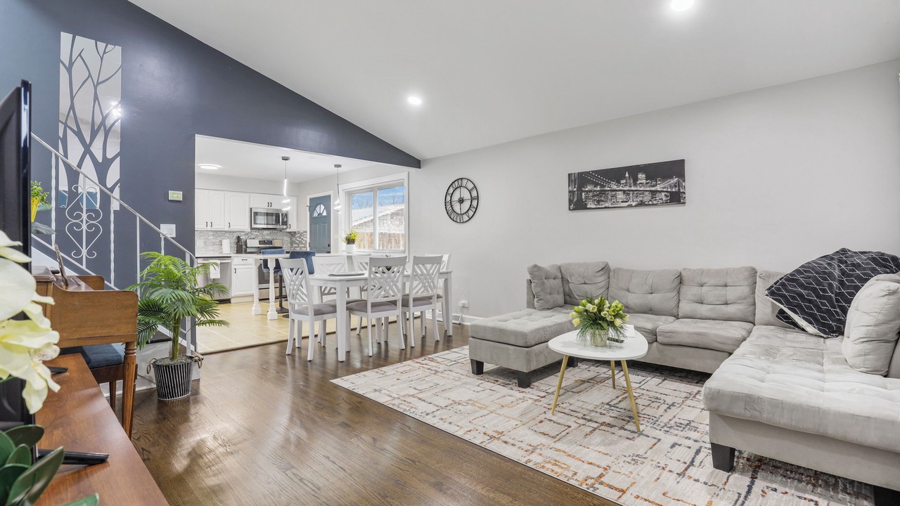 Photo of Livingroom in Elmhurst