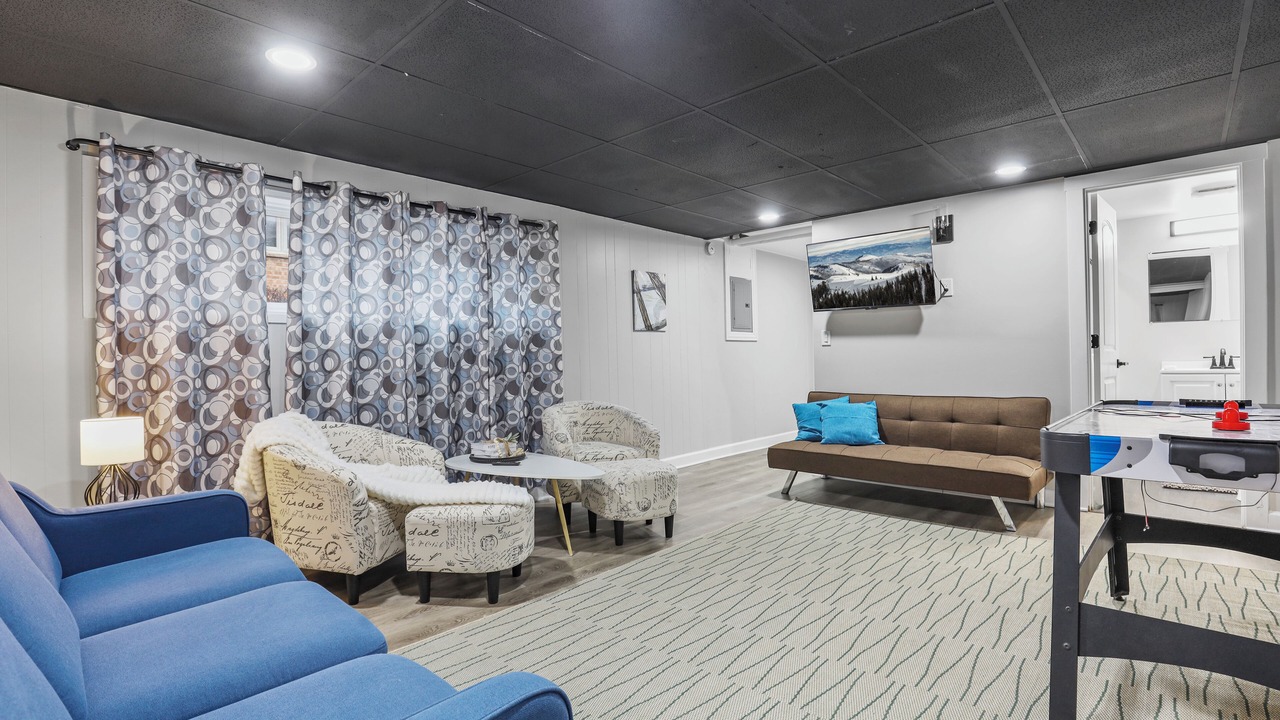Photo of Livingroom in Elmhurst