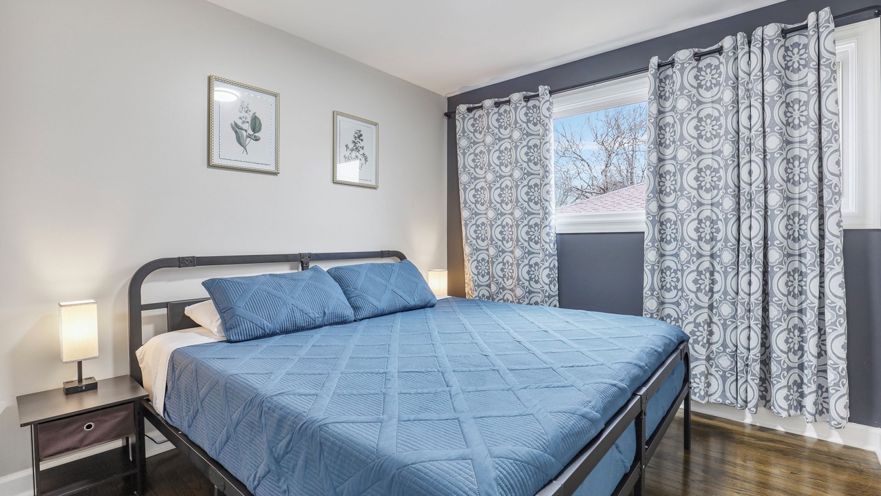 Photo of Bedroom in Elmhurst