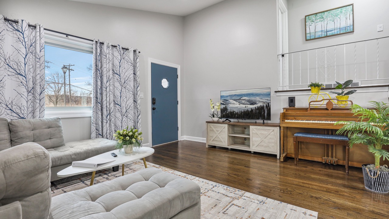 Photo of Livingroom in Elmhurst