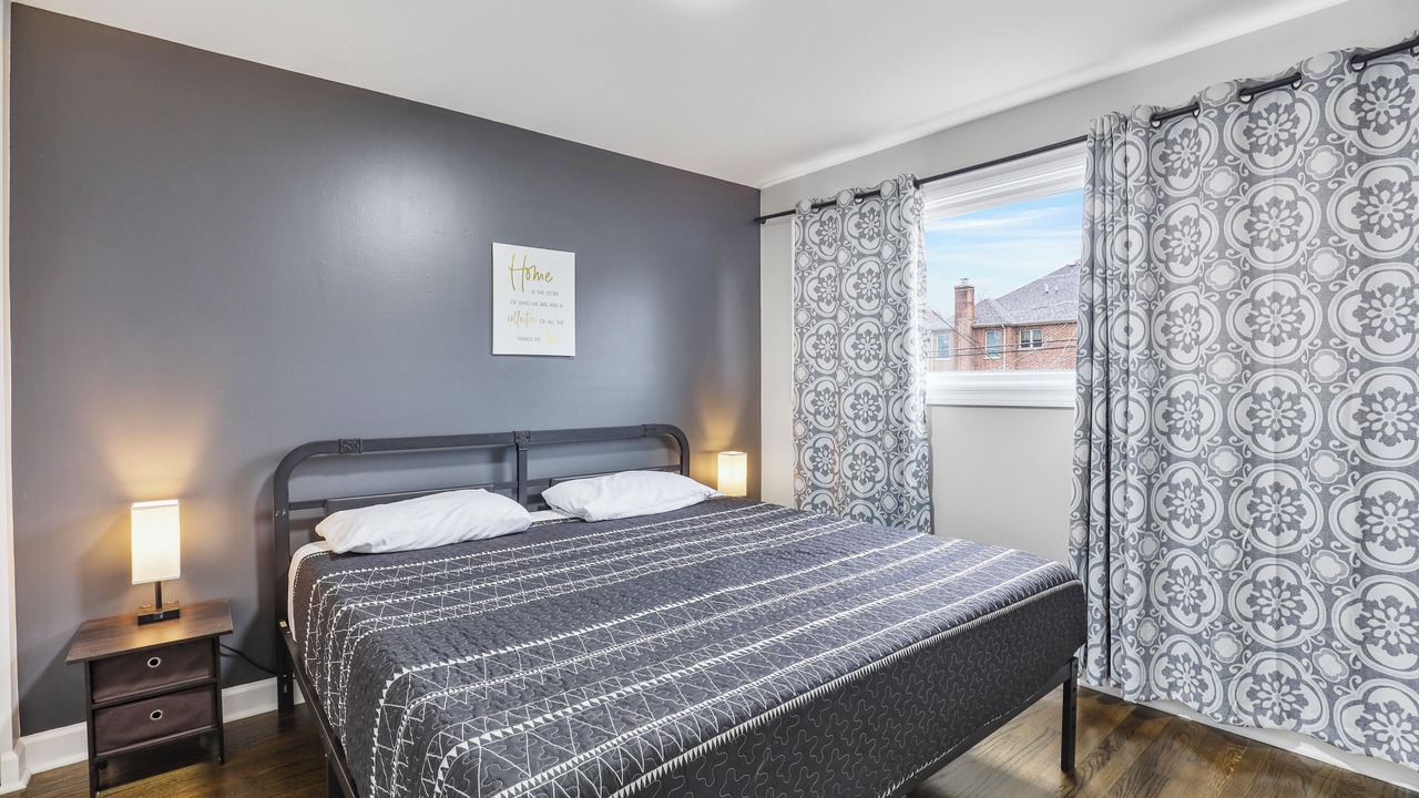 Photo of Bedroom in Elmhurst