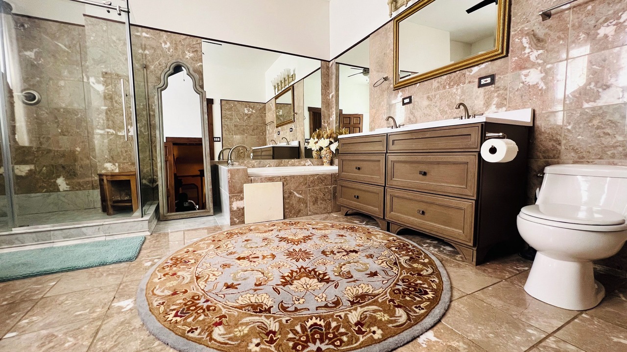 Photo of Bathroom in Oak Park