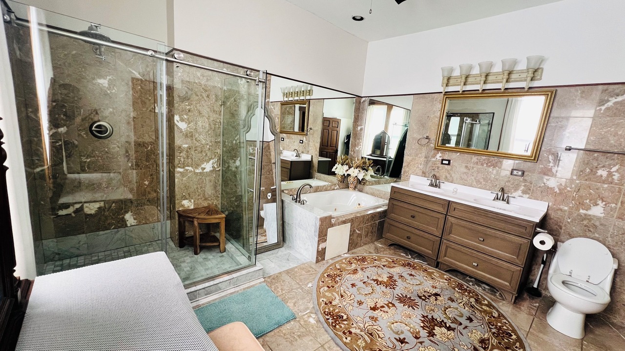 Photo of Bathroom in Oak Park