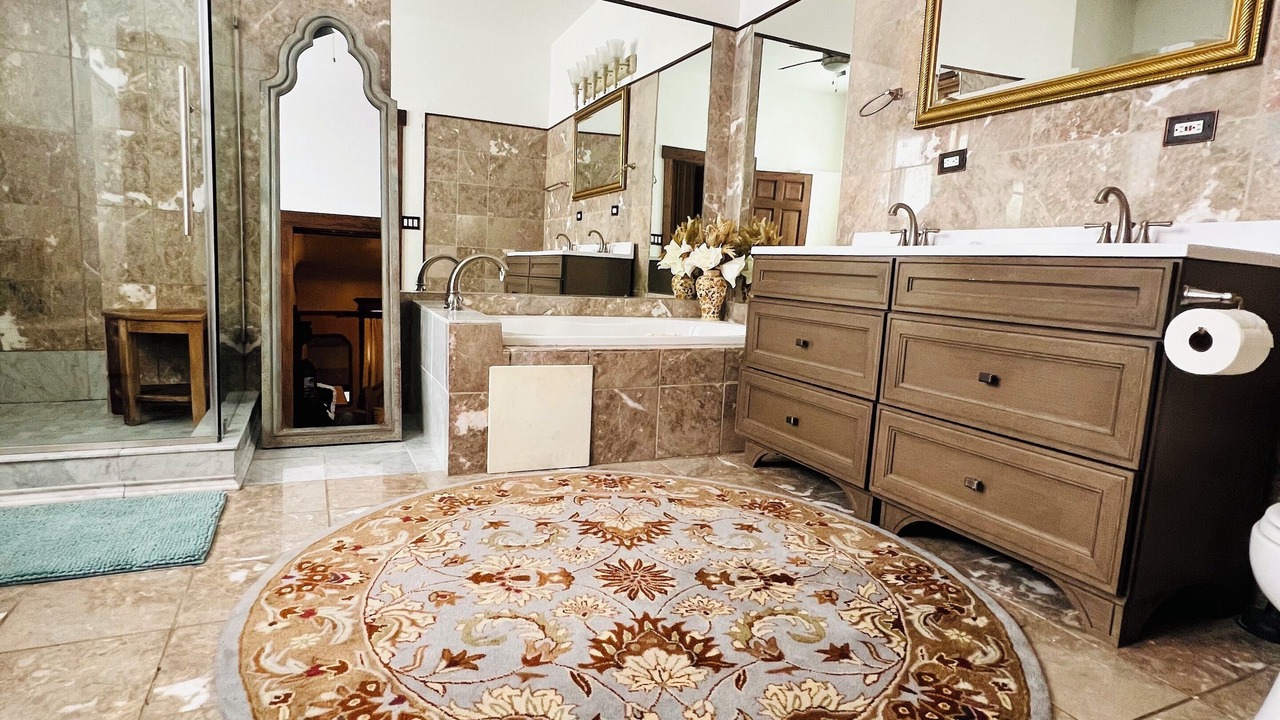 Photo of Bathroom in Oak Park