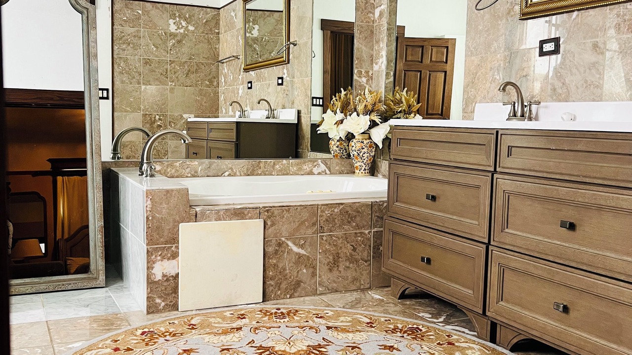Photo of Bathroom in Oak Park