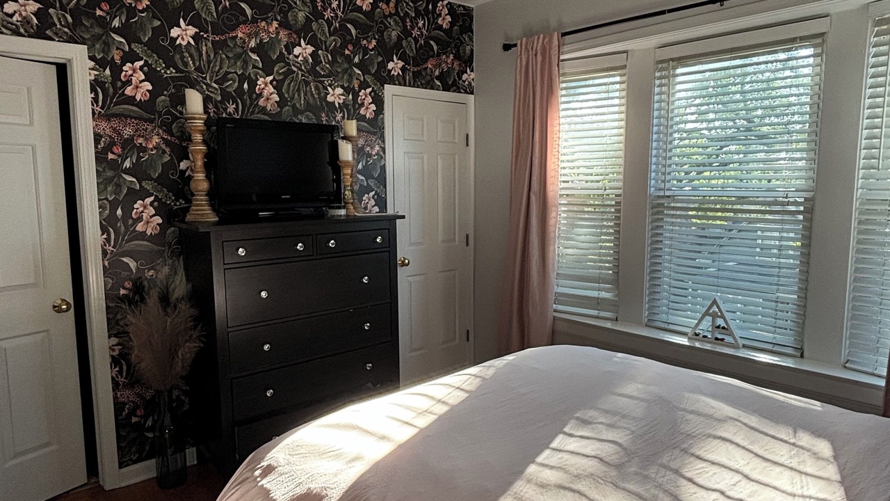Photo of Bedroom in East Albany Park