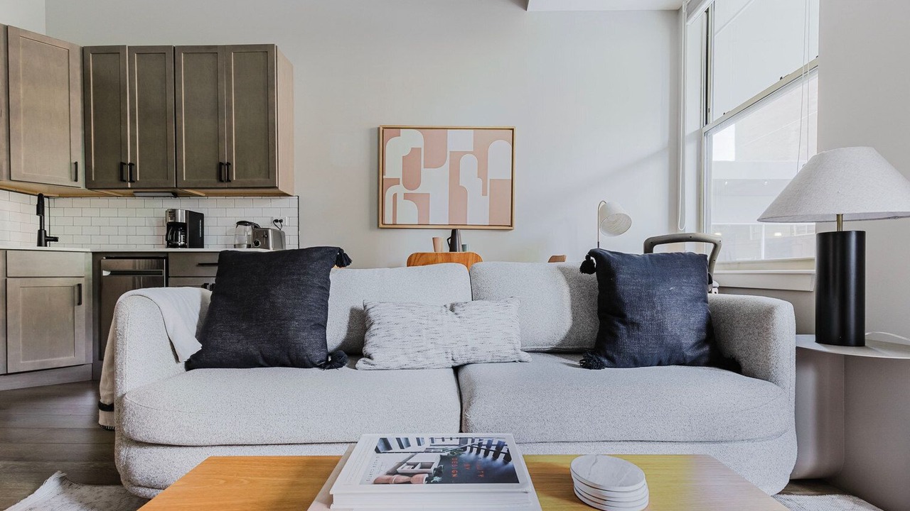 Photo of Livingroom in Edgewater Beach