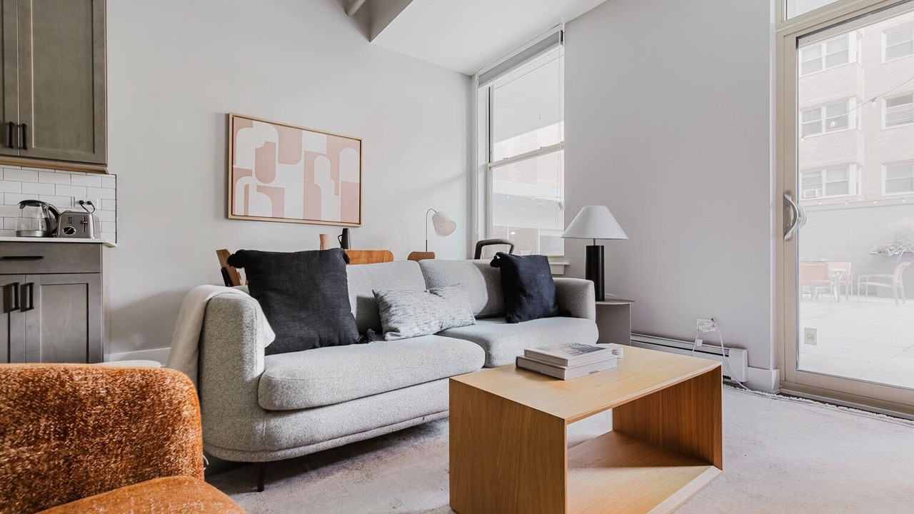 Photo of Livingroom in Edgewater Beach