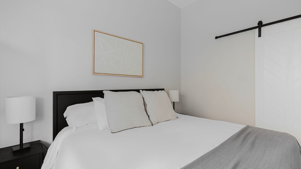 Photo of Bedroom in Edgewater Beach