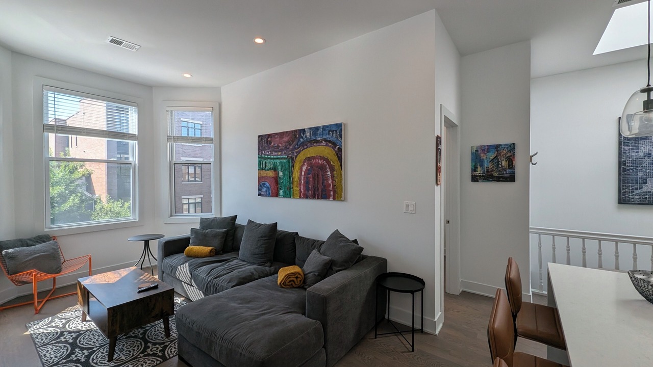 Photo of Livingroom in Roscoe Village
