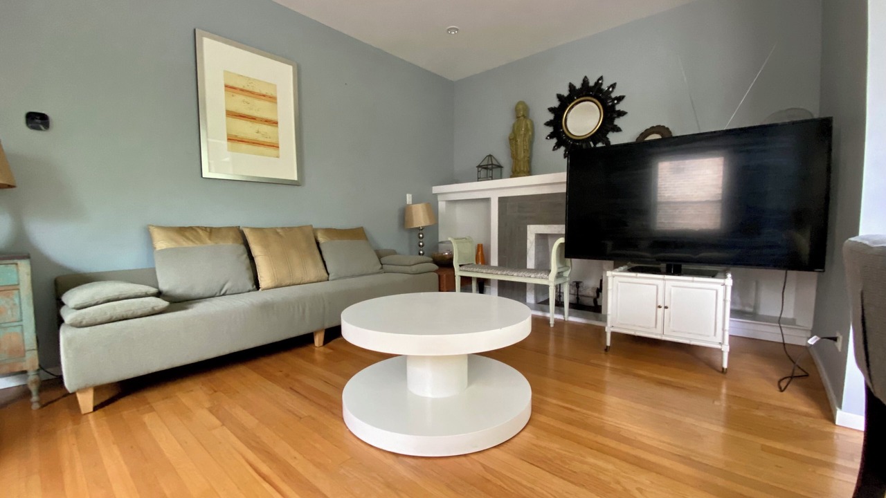 Photo of Livingroom in Edgewater