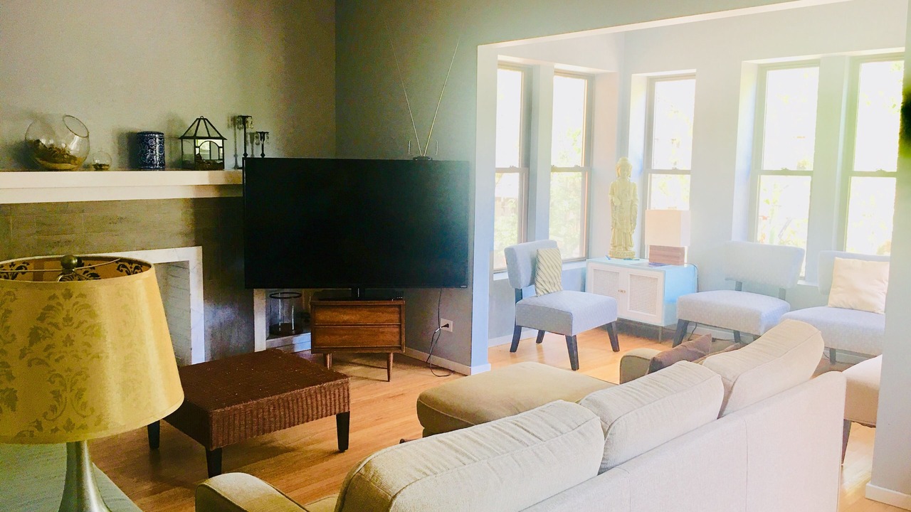 Photo of Livingroom in Edgewater