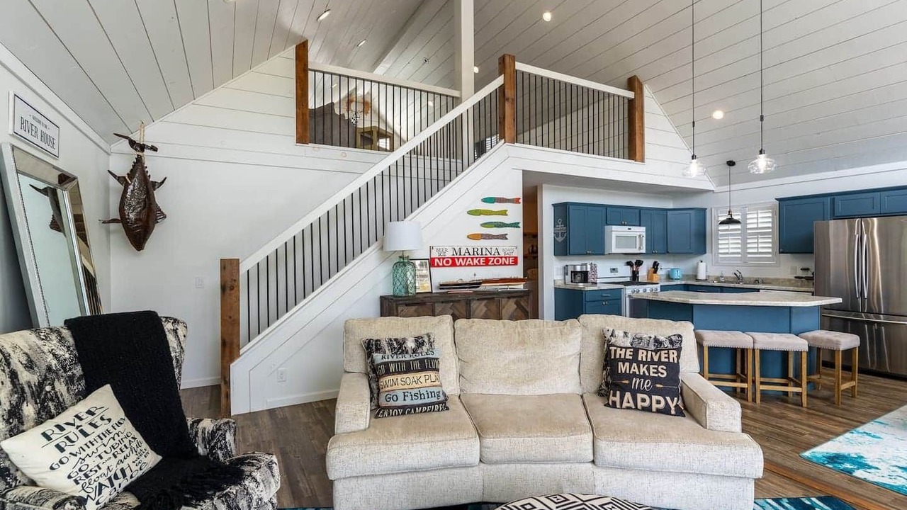 Photo of Livingroom in Holcomb