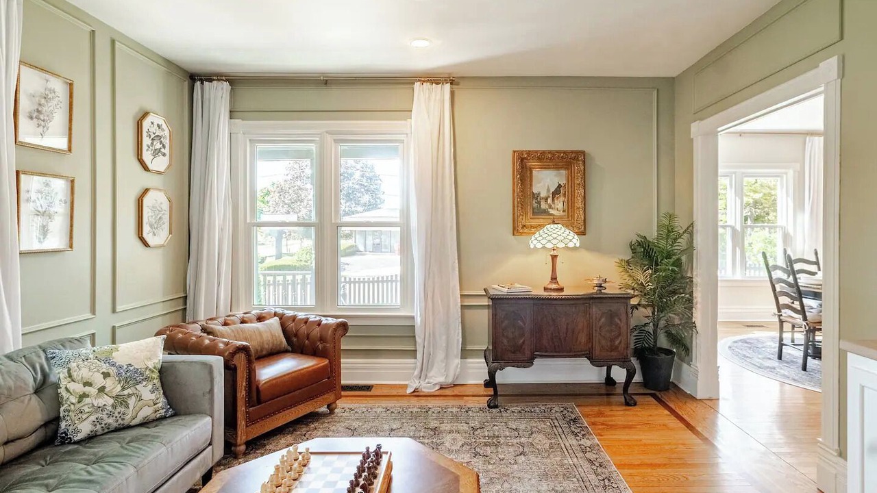 Photo of Livingroom in Grayslake