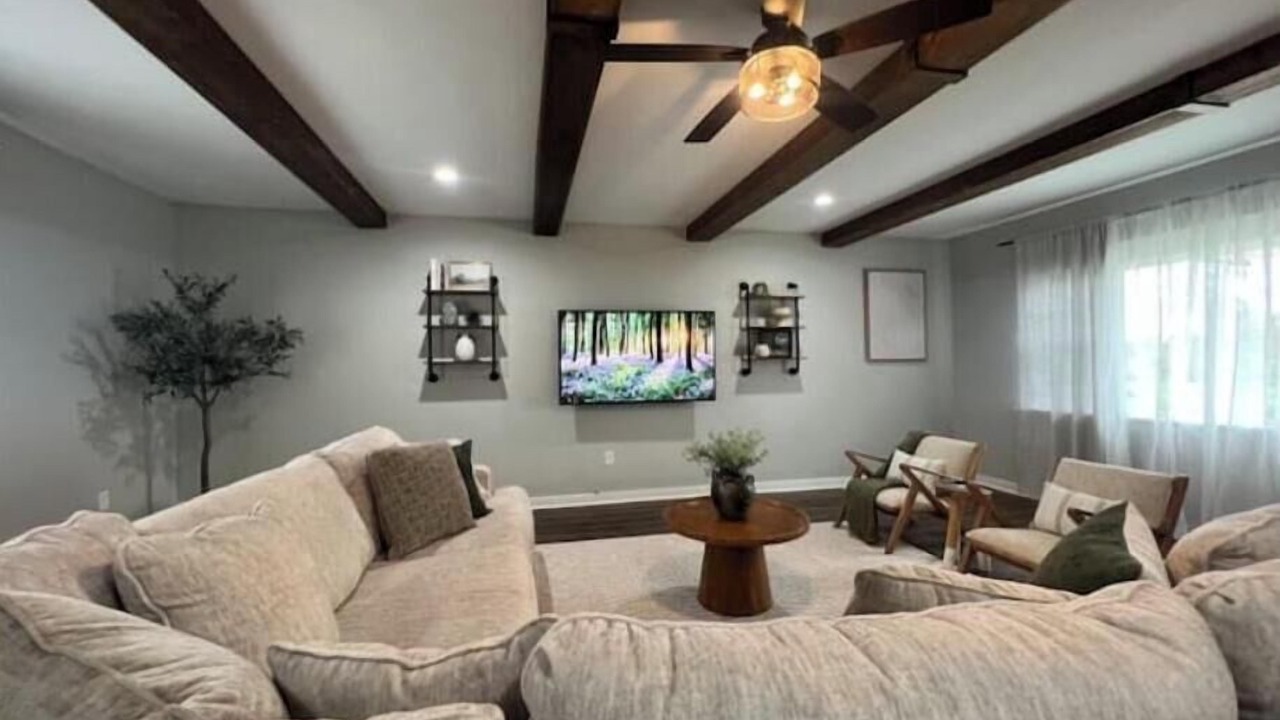 Photo of Livingroom in Dixon