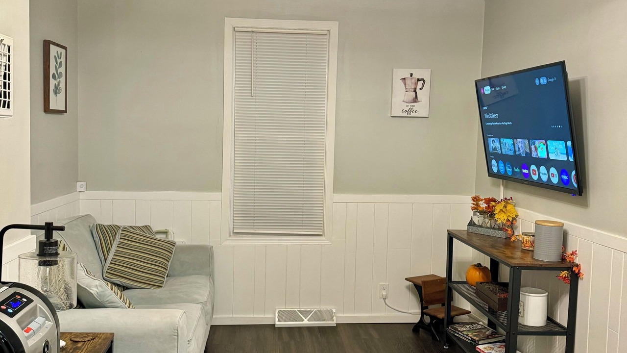 Photo of Livingroom in DeKalb
