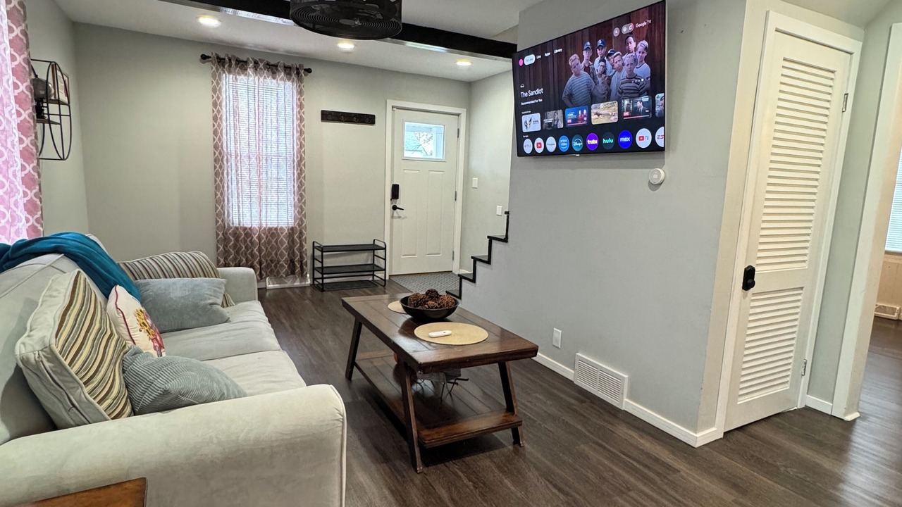 Photo of Livingroom in DeKalb