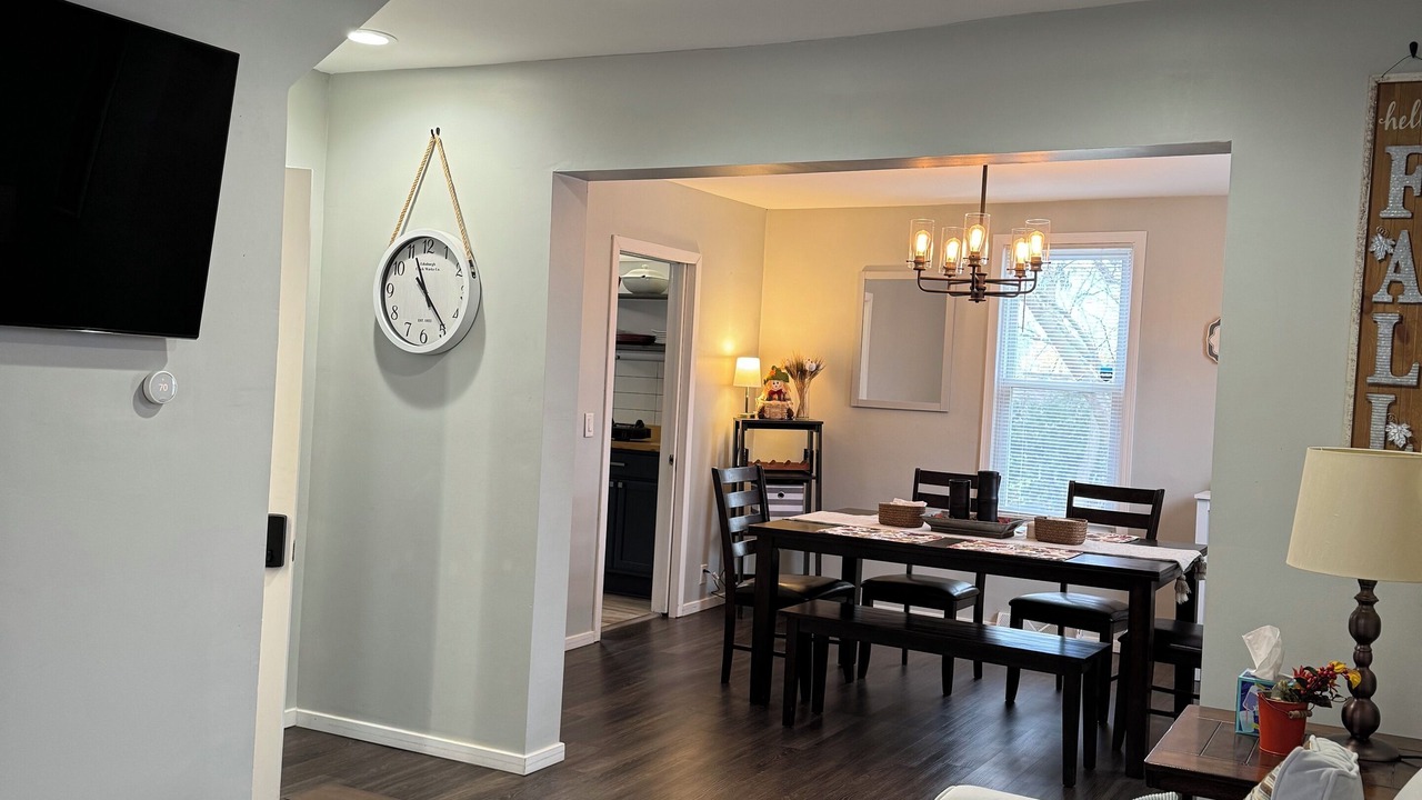 Photo of Livingroom in DeKalb