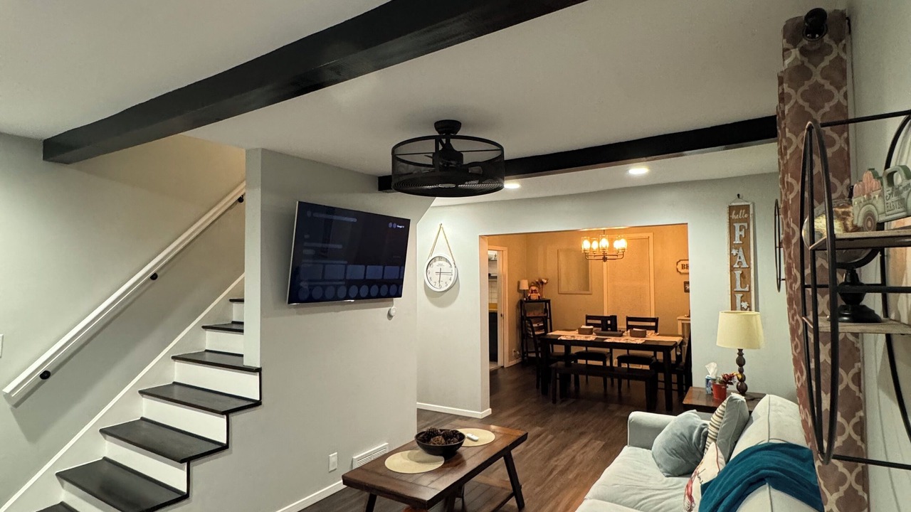 Photo of Livingroom in DeKalb