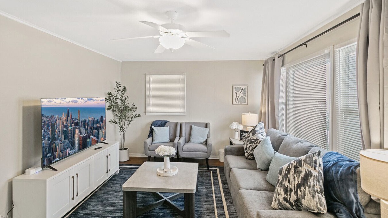 Photo of Livingroom in Waukegan