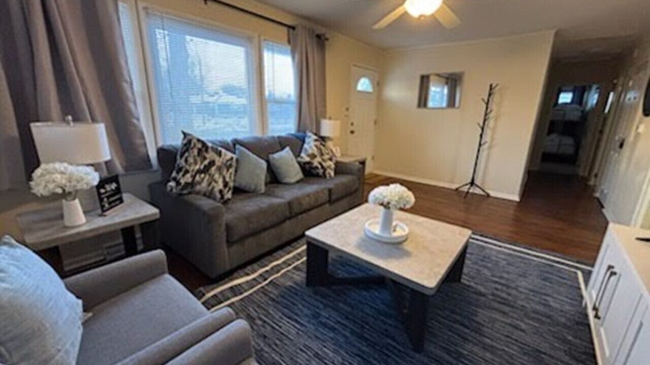 Photo of Livingroom in Waukegan