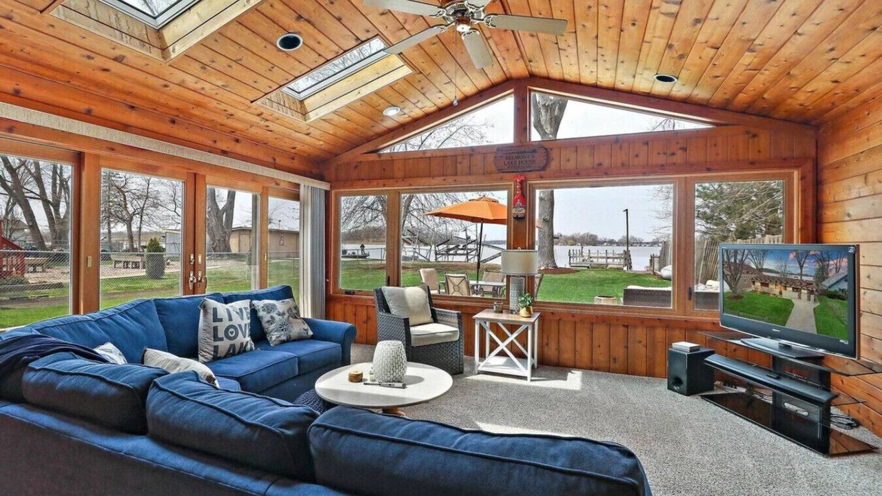 Photo of Livingroom in Fox Lake