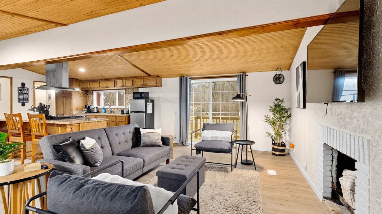 Photo of Livingroom in Creve Coeur