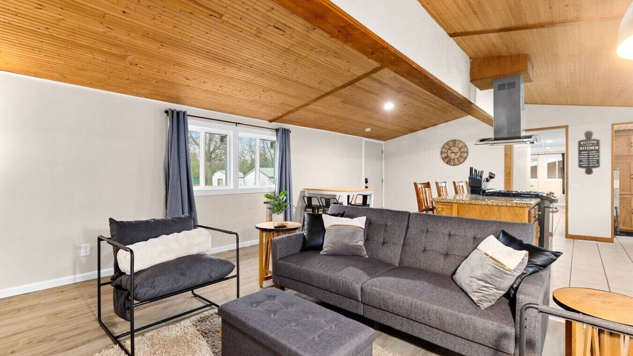 Photo of Livingroom in Creve Coeur