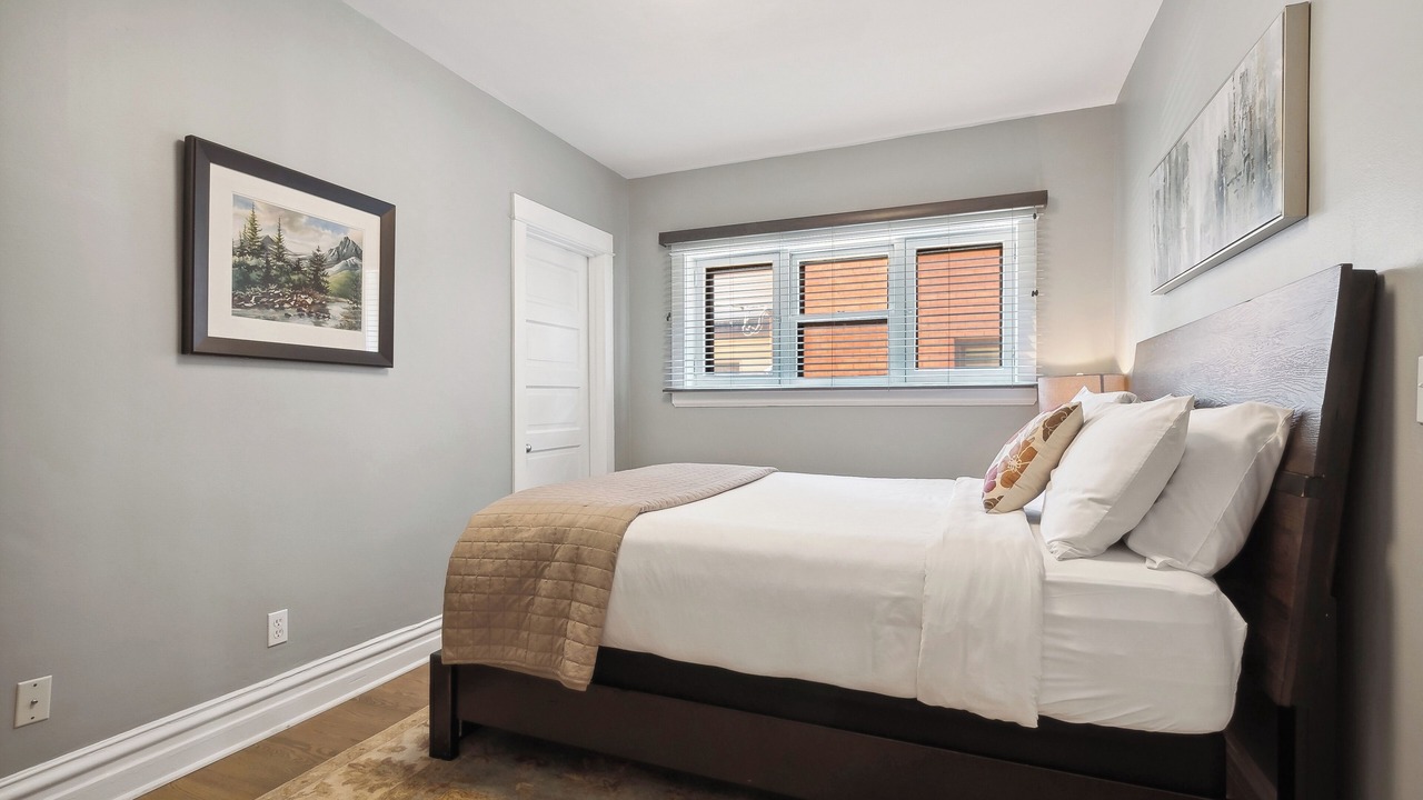 Photo of Bedroom in Rogers Park