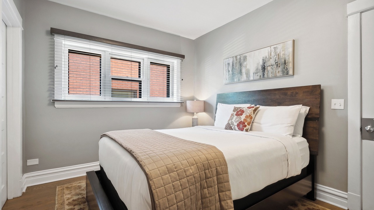 Photo of Bedroom in Rogers Park