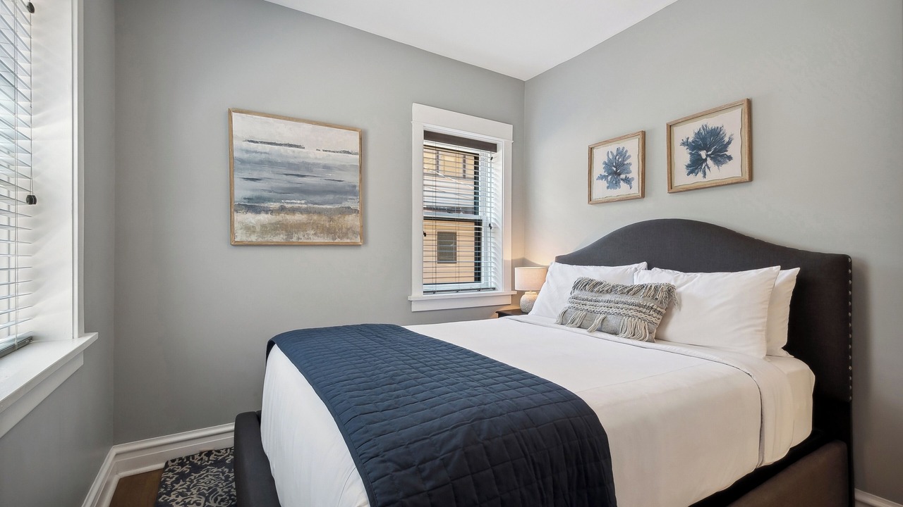 Photo of Bedroom in Rogers Park