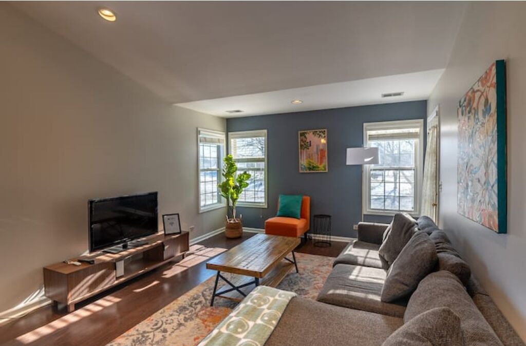 Photo of Livingroom in Plato Center